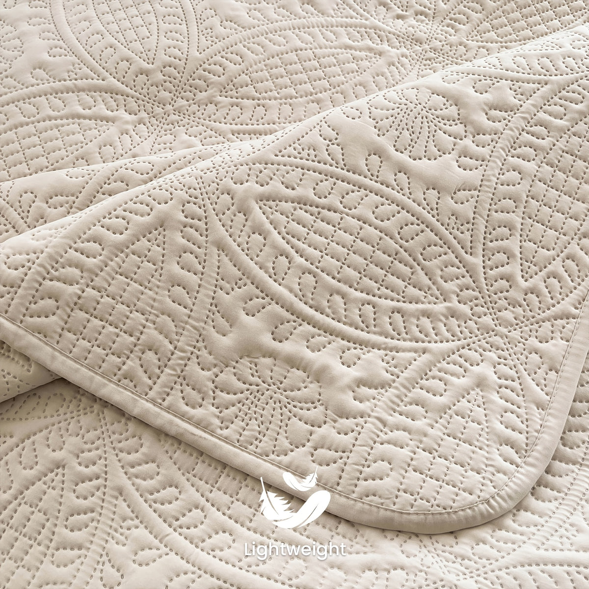Lightweight Quilted Comforter -1pc Soft And Breathable White Bedspread, Modern Style Coin Pattern Quilt, Air-conditioned Quilt, Holiday Gifts For Family And Friends, Five-Star Hotel Sleep Experience-Excludes PillowcasesAll Seasons