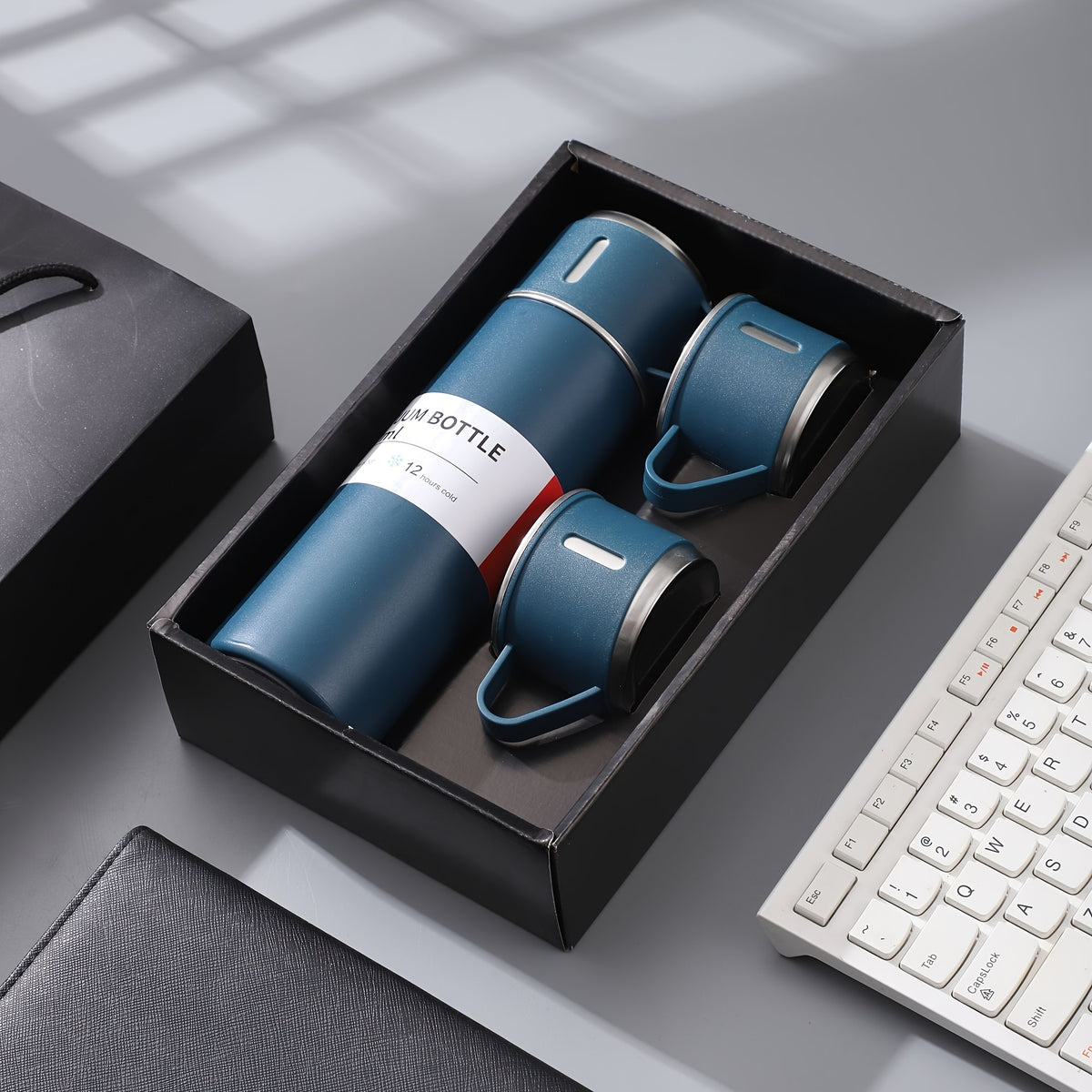4pcs Per Set, Including 3 Small Cups+1 Water Cup, Insulated Cup Set, Stainless Steel Bottle 500Ml/ 16.9Oz Insulated, Perfect for Hot And Cold Drink, Perfect for Business And School Three Lid Portable Fashion Spot Business Event Gift Set Stainless