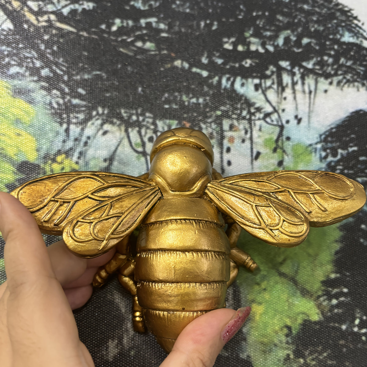 Golden Bee Wall Sculpture - Art Deco Style Handcrafted Resin Ceiling-Mounted Home Decor, Intricate Insect Wall Art for Gallery Walls, Thanksgiving & Party Decor, Classic Elegant Design