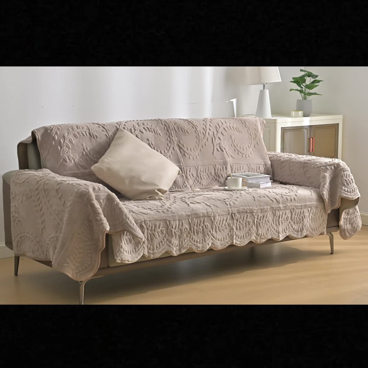 1pc Thickened Quilted Machine Washable Sofa Cushion, Faux Rabbit Fur Comfort Warm Non-slip Plush Sofa Cover, Breathable and Comfortable Pet-friendly for Bedroom, Office, Living Room, Suitable for 2/3/4-seater Sofa, Home Winter Decor, Christmas Gifts