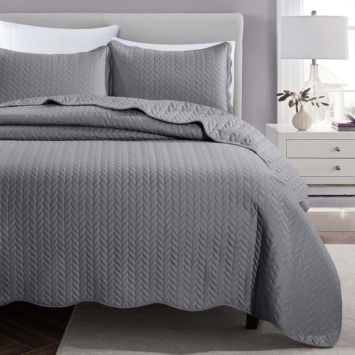 Lightweight Quilted Bedspread – Soft and Breathable Quilt Set, All Season Microfiber Bedding, Modern Style Soft Bedding Set, Twin, Full / Queen, King Sizes, Machine Washable Halloween Christmas
