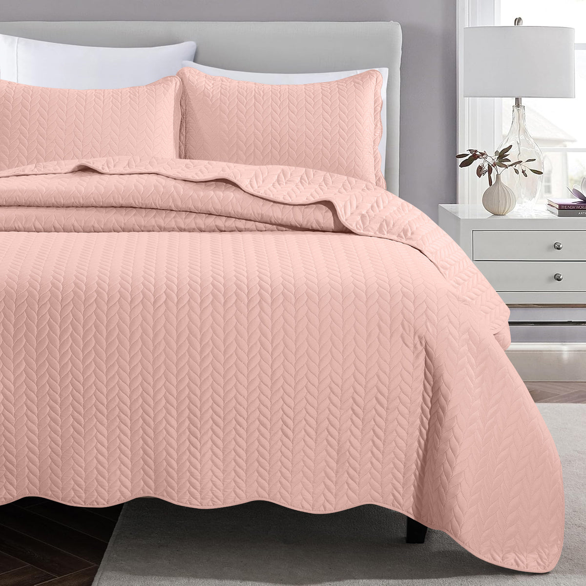 Lightweight Quilted Bedspread – Soft and Breathable Quilt Set, All Season Microfiber Bedding, Modern Style Soft Bedding Set, Twin, Full / Queen, King Sizes, Machine Washable Halloween Christmas