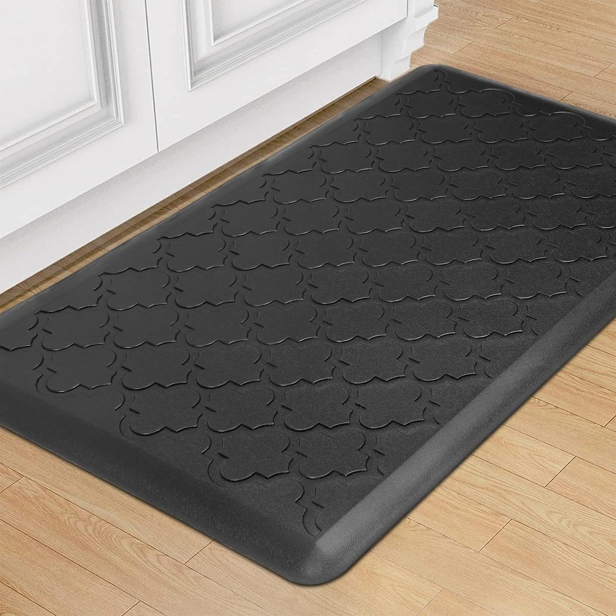Extra-Large Cushioned Kitchen Mat Designed to Reduce Fatigue, Featuring a Non-Slip Surface. Ideal for Use in Kitchens, It Is And Suitable for Areas Like Standing Desks, Sinks, And Laundry Rooms, Available in Black