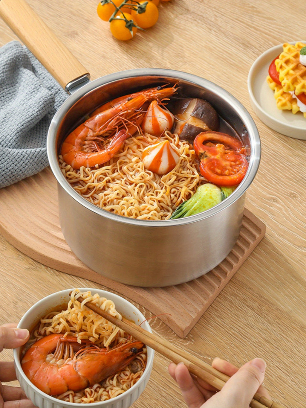 A Versatile Cookware Collection Made of Stainless Steel, Featuring a Frying Basket And a Glass Lid - Includes a Non-Stick Frying Pan, Deep Fryer, Pasta Pot, Milk Saucepan, And Food Steamer, Compatible with Both Induction And Gas Stoves