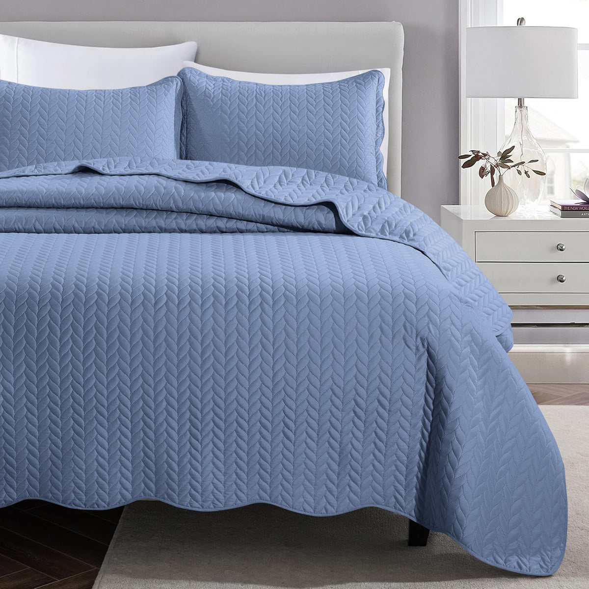 Lightweight Quilted Bedspread – Soft and Breathable Quilt Set, All Season Microfiber Bedding, Modern Style Soft Bedding Set, Twin, Full / Queen, King Sizes, Machine Washable Halloween Christmas