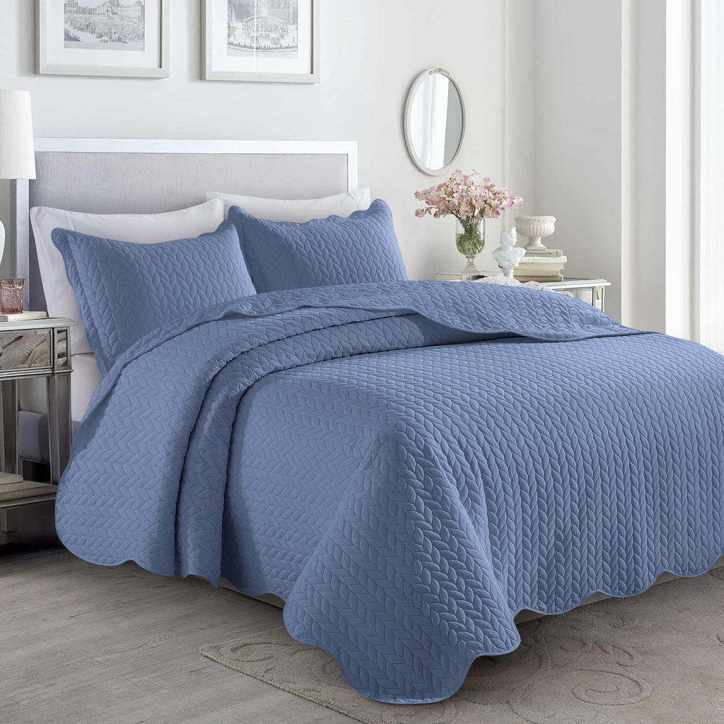 Lightweight Quilted Bedspread – Soft and Breathable Quilt Set, All Season Microfiber Bedding, Modern Style Soft Bedding Set, Twin, Full / Queen, King Sizes, Machine Washable Halloween Christmas