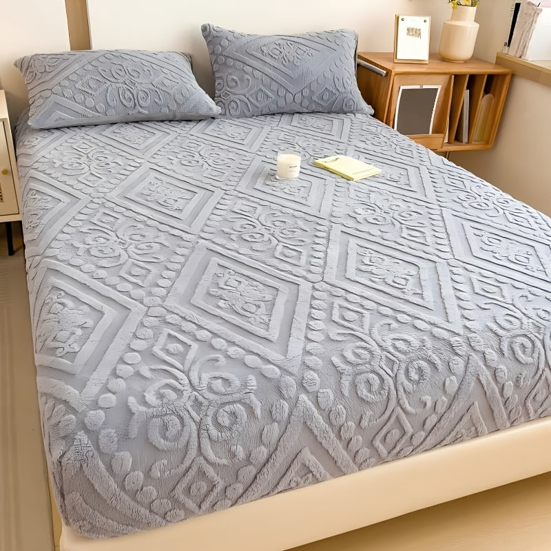 2025 Model, European-style Taff Velvet Bed Cover Thickened Warm Mattress Protective Cover Bed Cover, Suitable for Home And Dormitory Use, Autumn And Winter Velvet Style for Warmth, Christmas And Halloween Gift