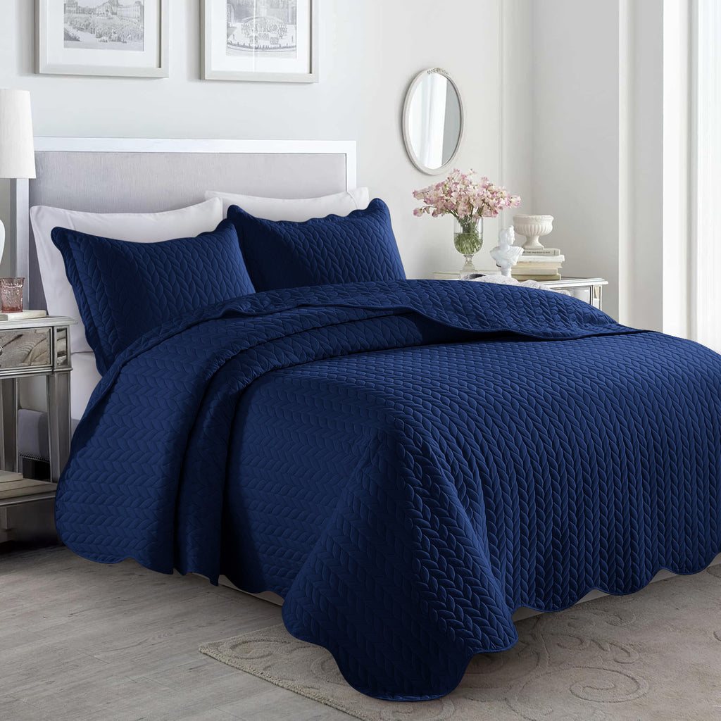 Lightweight Quilted Bedspread – Soft and Breathable Quilt Set, All Season Microfiber Bedding, Modern Style Soft Bedding Set, Twin, Full / Queen, King Sizes, Machine Washable Halloween Christmas