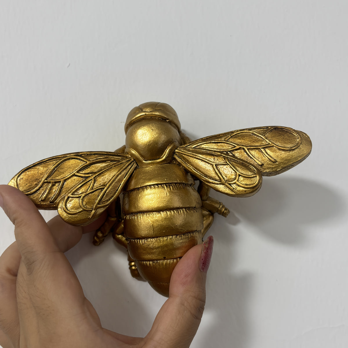 Golden Bee Wall Sculpture - Art Deco Style Handcrafted Resin Ceiling-Mounted Home Decor, Intricate Insect Wall Art for Gallery Walls, Thanksgiving & Party Decor, Classic Elegant Design