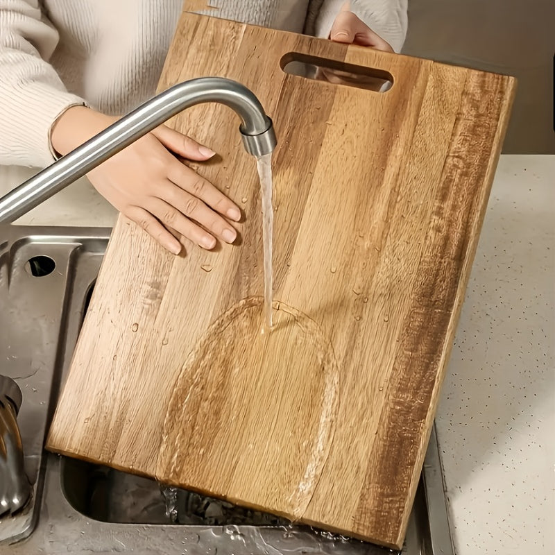 Large Kitchen Chopping Board Made of Acacia with Serrated Edges And a Non-Slip Base, Featuring a Solid Wood Design with Natural Grain, Durable And Easy to Maintain