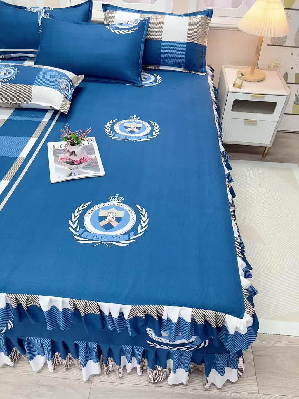 Floral Bed Skirt Set with Ruffles, 3-Piece Polyester Bedding with Non-Slip Lace Bed Skirt and 2 Decorative Pillowcases for Bedrooms and Guest Rooms