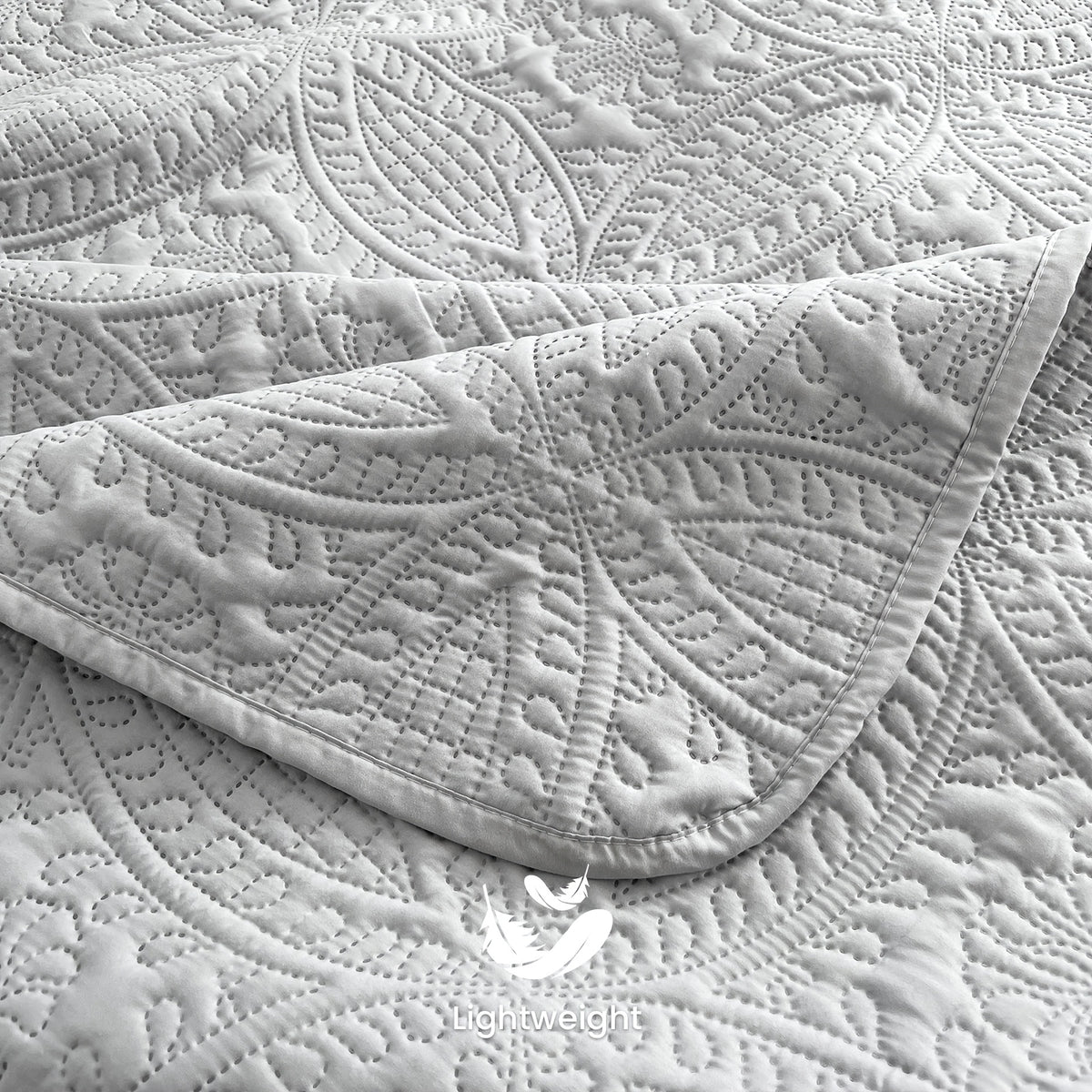 Lightweight Quilted Comforter -1pc Soft And Breathable White Bedspread, Modern Style Coin Pattern Quilt, Air-conditioned Quilt, Holiday Gifts For Family And Friends, Five-Star Hotel Sleep Experience-Excludes PillowcasesAll Seasons