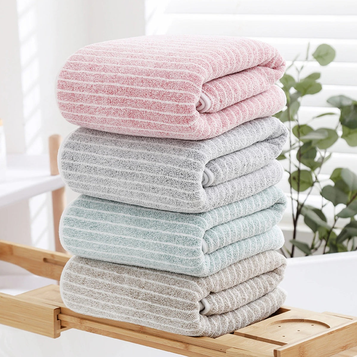 4/8pcs Set, Including One Oversized 41.34X78.74 Inch Star Striped Bath Towel And Three Small Square Towels 11.81X11.81 Inches. Made Of Highly Absorbent Coral, It Dries Quickly Without Shedding Hair. This Includes Beach Towels