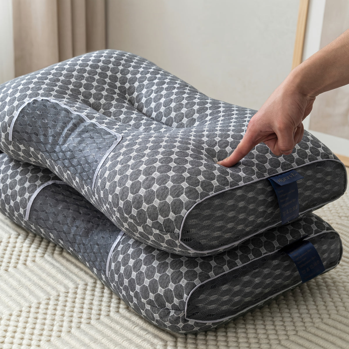 2pcs Neck Pillows, Made of Breathable Fabric That Prevents Sweatiness During Long-term Wear. Features a Removable Zippered Pillowcase, Ergonomically Designed to Fit the Neck for Comfortable Use. Effectively Relieves Shoulder and Neck Pressure