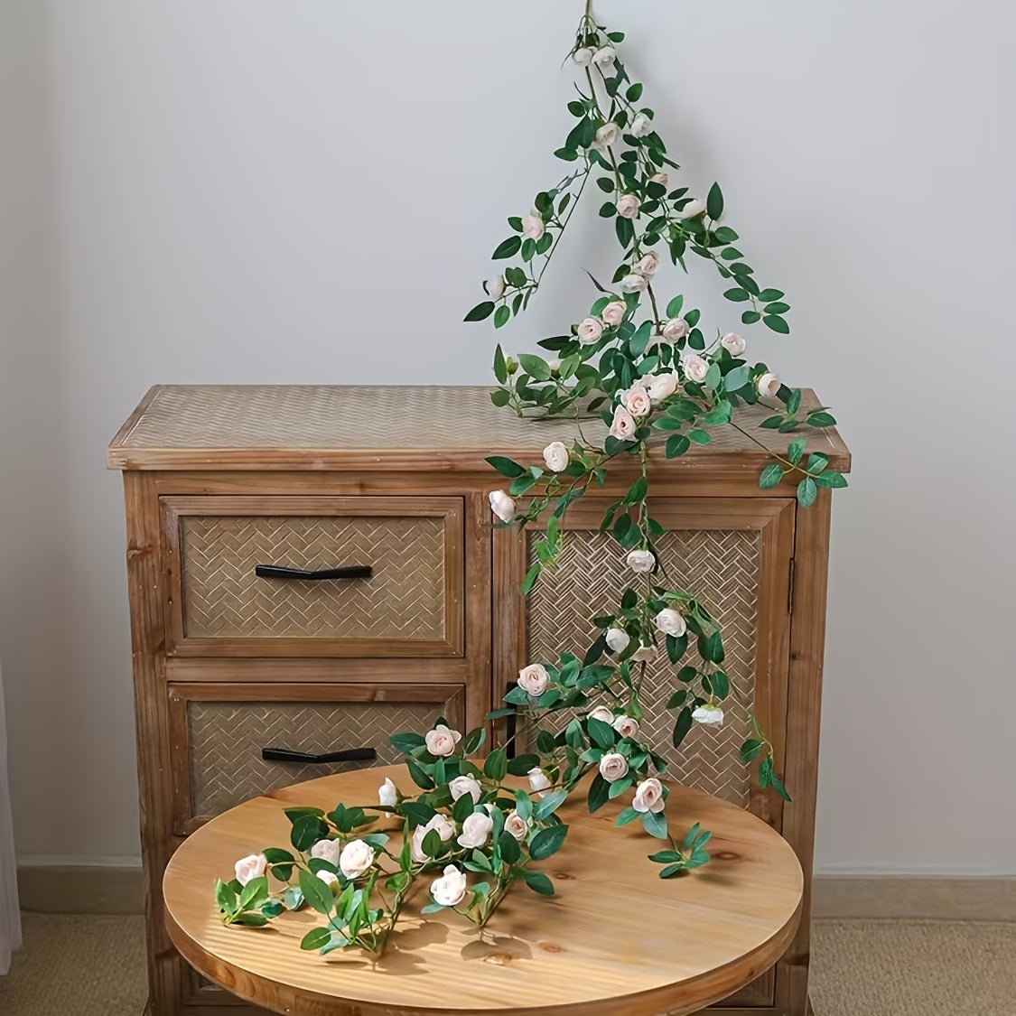 1 Double Pink Rose Vine - Artificial Garland with Richly Layered Petals, Soft Color Transitions, and a Design That Closely Mimics the Form of Real Roses. Paired with Lush Foliage, It Creates a Vibrant, Natural Vitality. Perfectly Blends into French