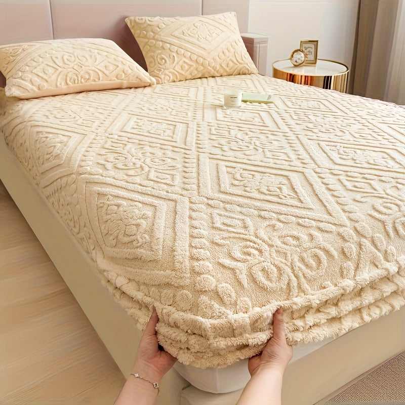2025 Model, European-style Taff Velvet Bed Cover Thickened Warm Mattress Protective Cover Bed Cover, Suitable for Home And Dormitory Use, Autumn And Winter Velvet Style for Warmth, Christmas And Halloween Gift