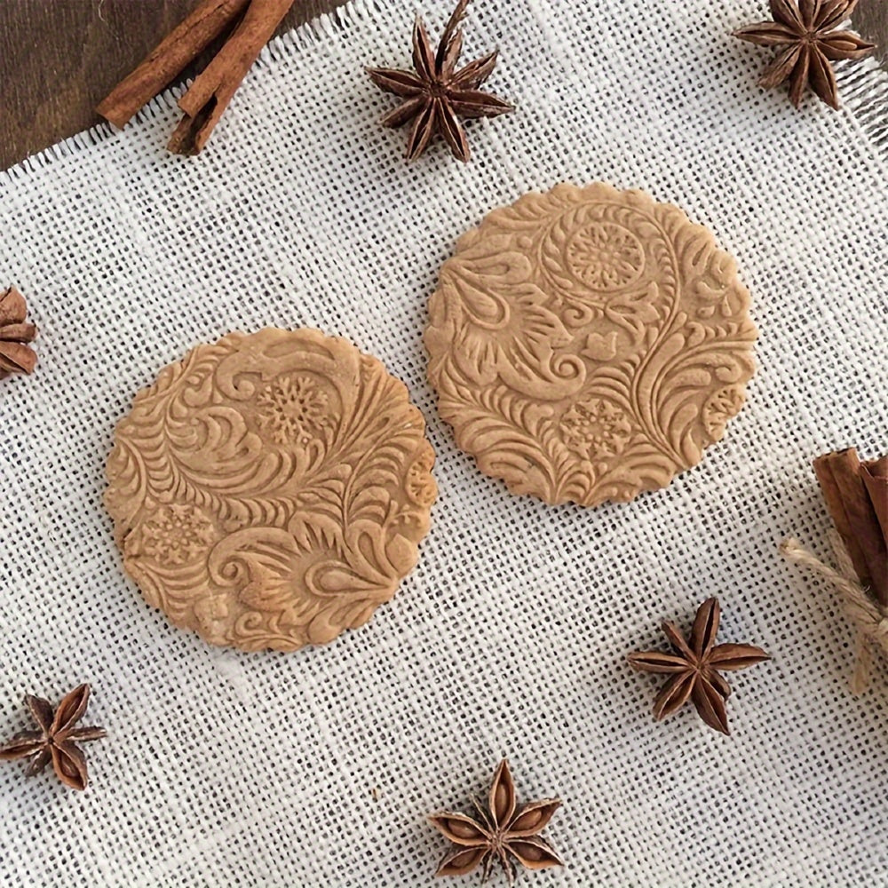 1pc Wooden Rolling Pin with Christmas Snowflake Pattern - Engraved Embossed Cookie Cutters, Ideal for Baking and Kitchen Decor, Perfect Gift for Birthdays, Holidays, and Moving, Festive Kitchen Tool|Decorative Rolling Pin|Durable Rolling Pin