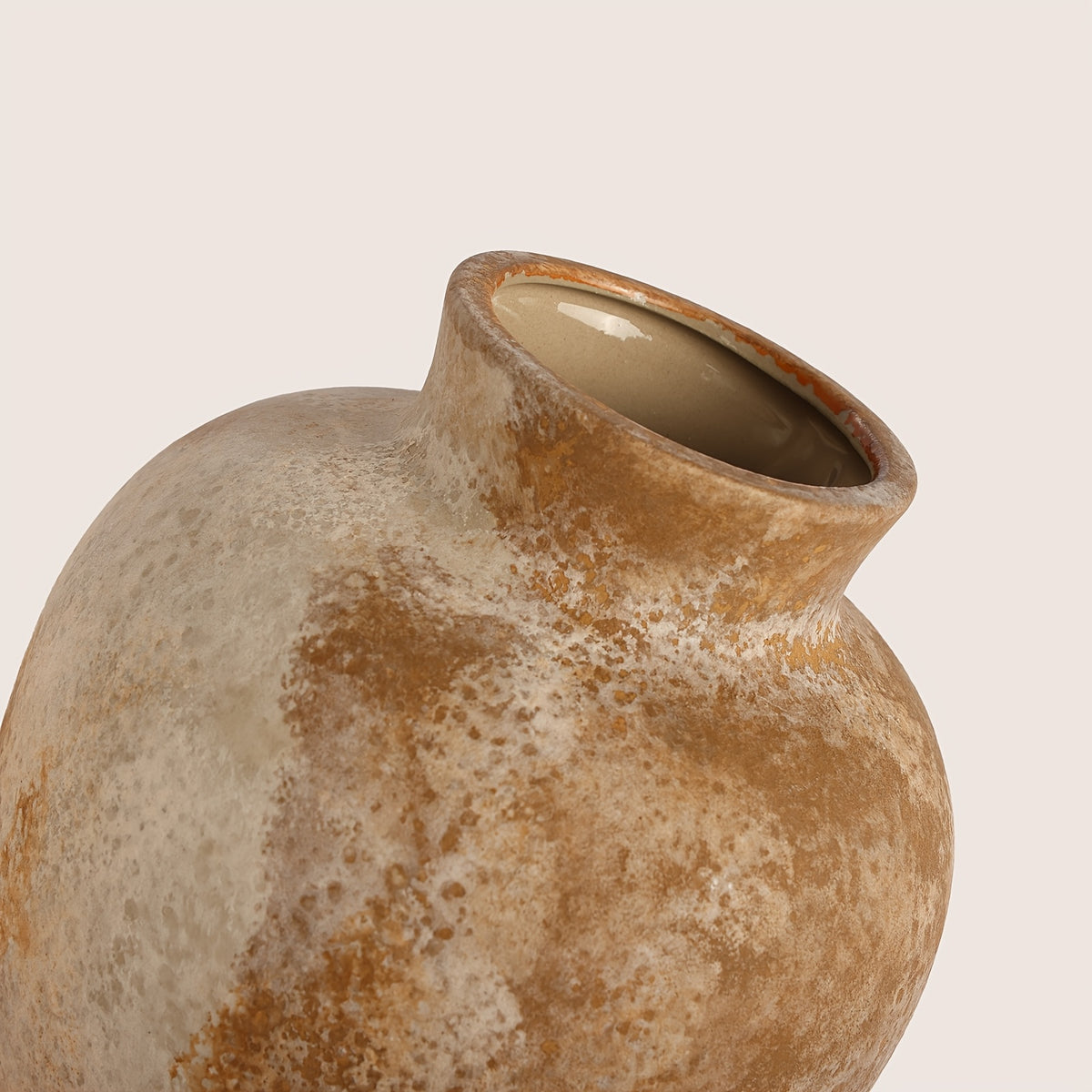TOMNK Ceramic Farmhouse Vase with Handle - Vintage Base Suitable for Shelf, Coffee Table Centerpiece, Rustic Tabletop Vase for Books & Decor, Ceramic Flower Holder for Fireplace Mantel, Bookshelf, Dining Desk Decoration