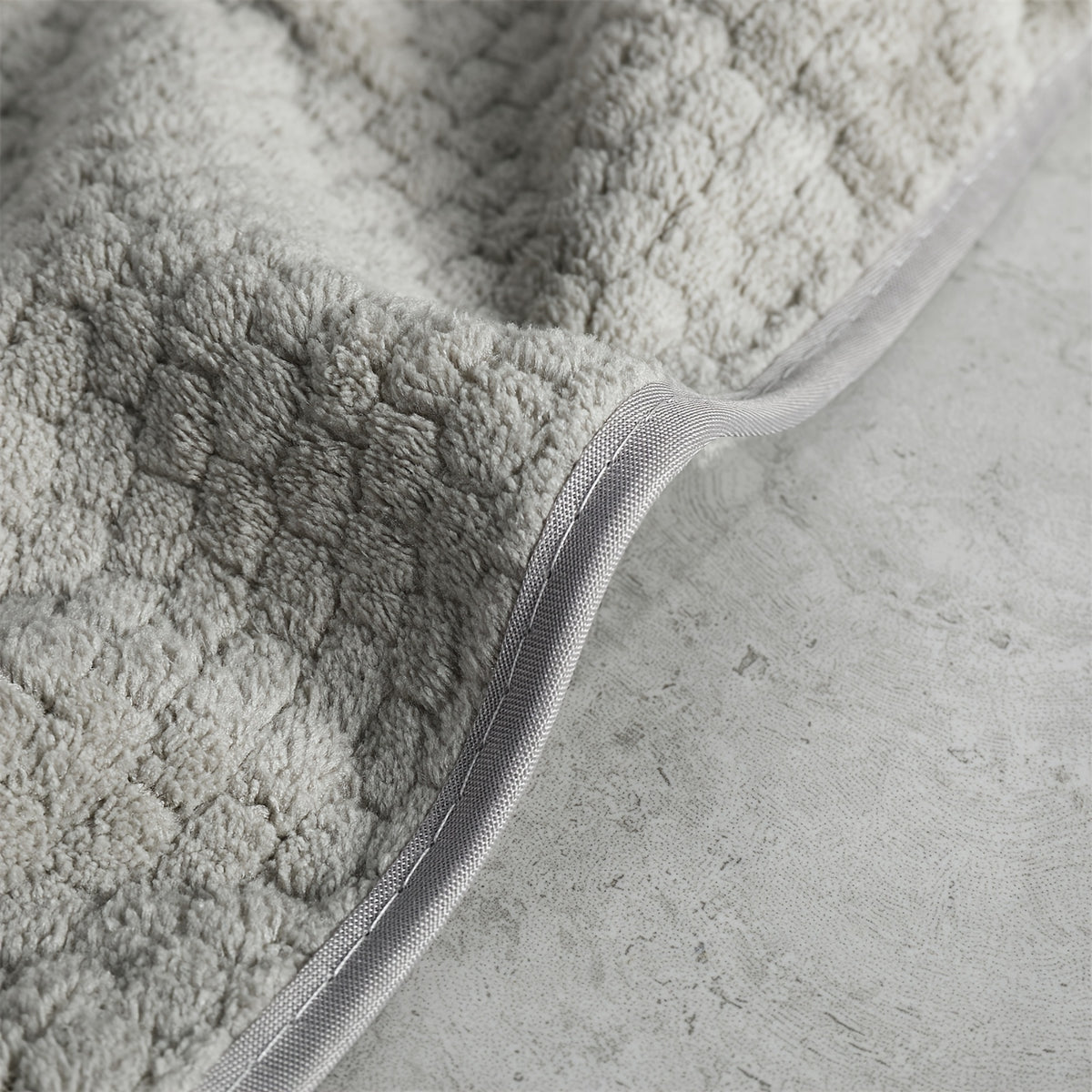 Coral Fleece Hand Towels, 4-Piece Soft Absorbent Quick-Drying Towel Set for Home Bathrooms, Guest Rooms, Spa Use and Everyday Hand Drying