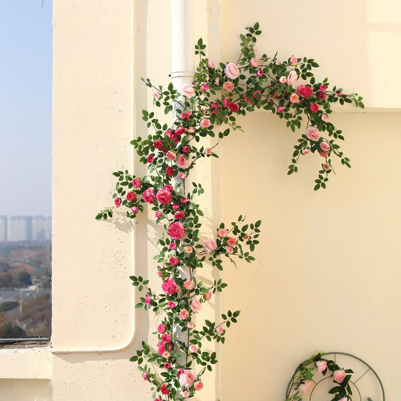 1 Double Pink Rose Vine - Artificial Garland with Richly Layered Petals, Soft Color Transitions, and a Design That Closely Mimics the Form of Real Roses. Paired with Lush Foliage, It Creates a Vibrant, Natural Vitality. Perfectly Blends into French