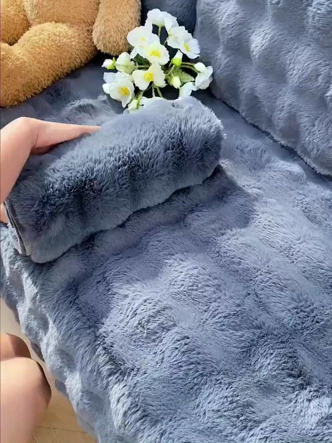 1pc Faux Rabbit Plush Sofa Cover, Winter Warm Thickened Plush Soft Sofa Cover, Pet Favorite, Dog Friendly Sofa Cover, Cushion Protection Cover, Anti Slip Sofa Furniture Protection Cover, Bedroom, Office, And Living Room Decoration Local Warehouse