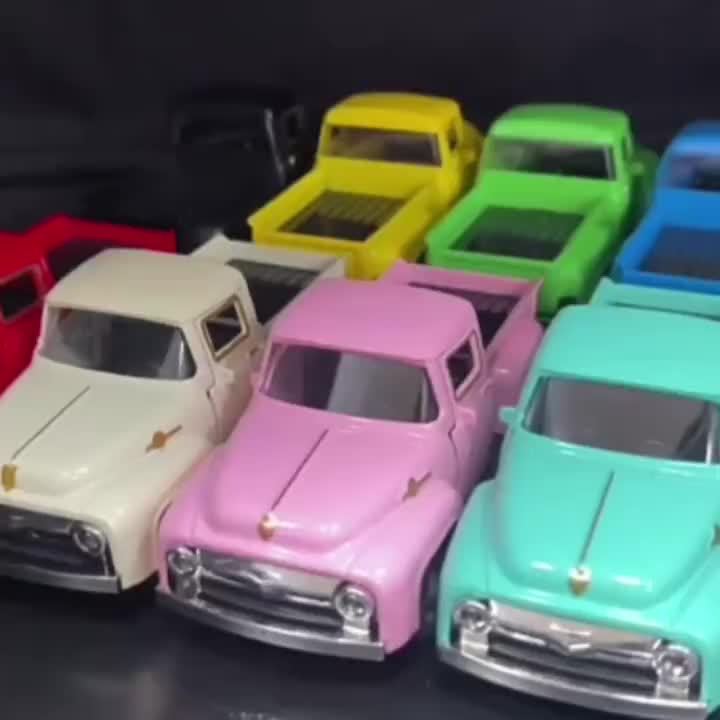 Vintage Pickup Truck Model, 4.9 x 2 x 1.8 Inch Alloy Metal Ornament with Chrome Accents in Eight Colors for Home Shelves and Office Desk Decor