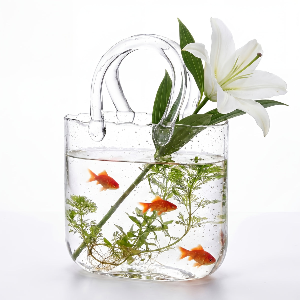 TOMNK Flower Vase in The Shape of a Purse, Designed for Flowers And As a Fish Bowl with Bubbles. This Charming And Distinctive Handbag Vase Is Transparent, Suitable for Fish Tanks And Hydroponic Planting. It Serves As Home Decoration