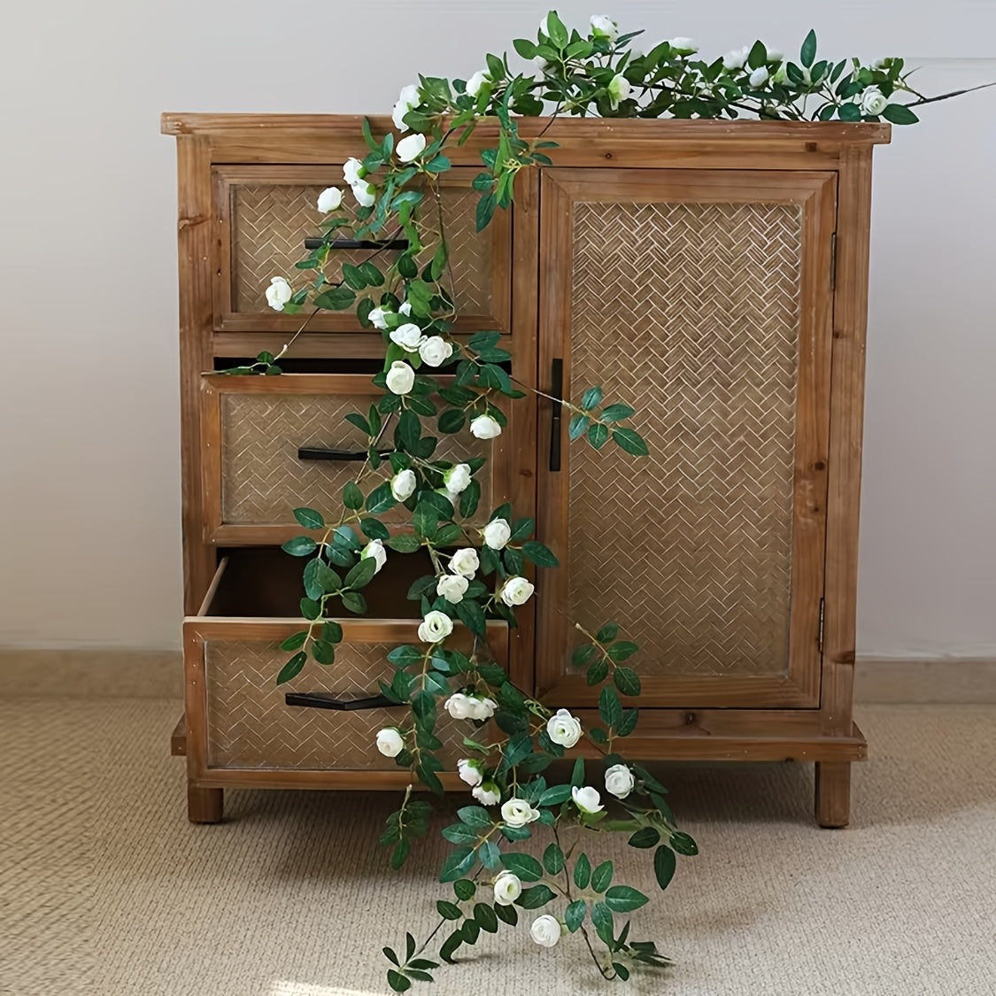 1 Double Pink Rose Vine - Artificial Garland with Richly Layered Petals, Soft Color Transitions, and a Design That Closely Mimics the Form of Real Roses. Paired with Lush Foliage, It Creates a Vibrant, Natural Vitality. Perfectly Blends into French