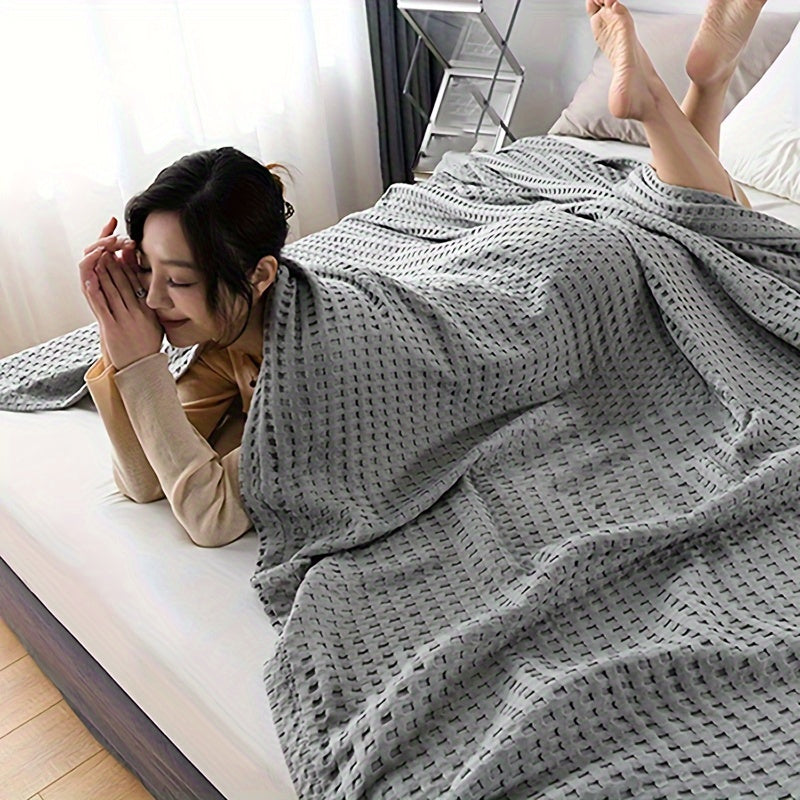 A Versatile Blanket Made of Pure Cotton with Multiple Layers, Featuring Waffle-Style Bed Sheets. Ideal for Use During Lunch Breaks, As an Air-Conditioning Blanket, in The Car, Or As a Summer Cooling Quilt. It'S Machine Washable