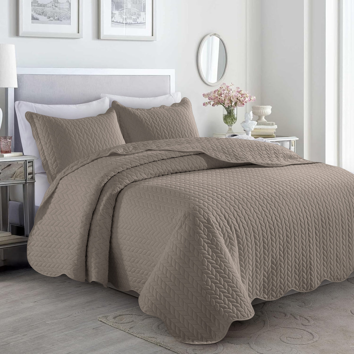 Lightweight Quilted Bedspread – Soft and Breathable Quilt Set, All Season Microfiber Bedding, Modern Style Soft Bedding Set, Twin, Full / Queen, King Sizes, Machine Washable Halloween Christmas