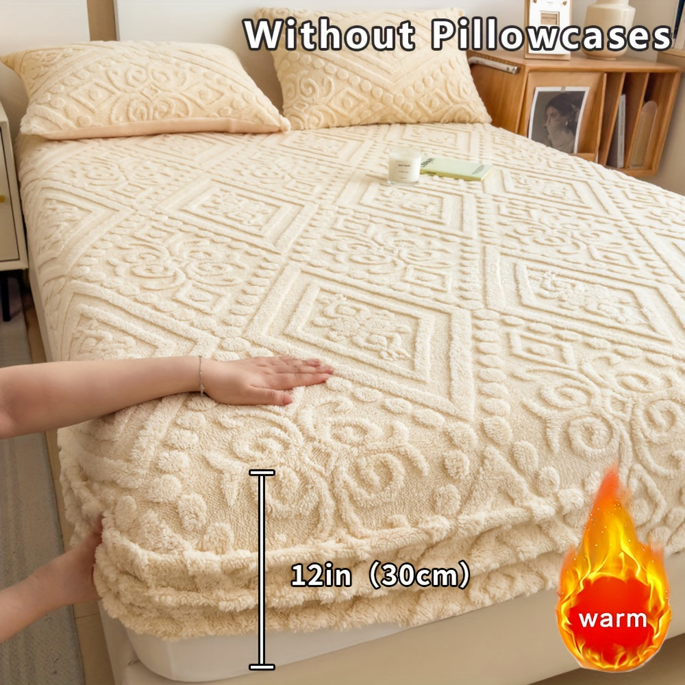 1pc a Fitted Sheet in Queen Or King Size, Made from Luxurious, Super Soft Flannel, Designed with a 12-Inch Deep Pocket, Perfect for Keeping Warm During Fall, Winter, And Spring. Pillowcases Are Not Included, But It Securely Fits Over The Mattress