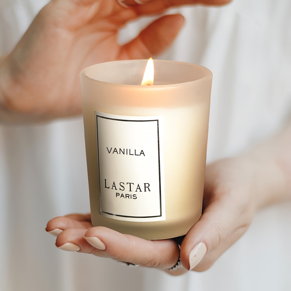 1pc Vanilla Scented Soy Wax Candle In Frosted Glass Jar - Single Wick, Smokeless, Ideal for Bedroom & Living Room Ambiance, Seasonal Celebrations, Valentine's Day Gift, Living Room Decor | Sophisticated Packaging | Smokeless Candle
