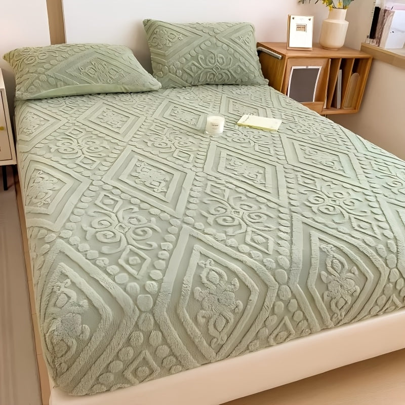 2025 Model, European-style Taff Velvet Bed Cover Thickened Warm Mattress Protective Cover Bed Cover, Suitable for Home And Dormitory Use, Autumn And Winter Velvet Style for Warmth, Christmas And Halloween Gift