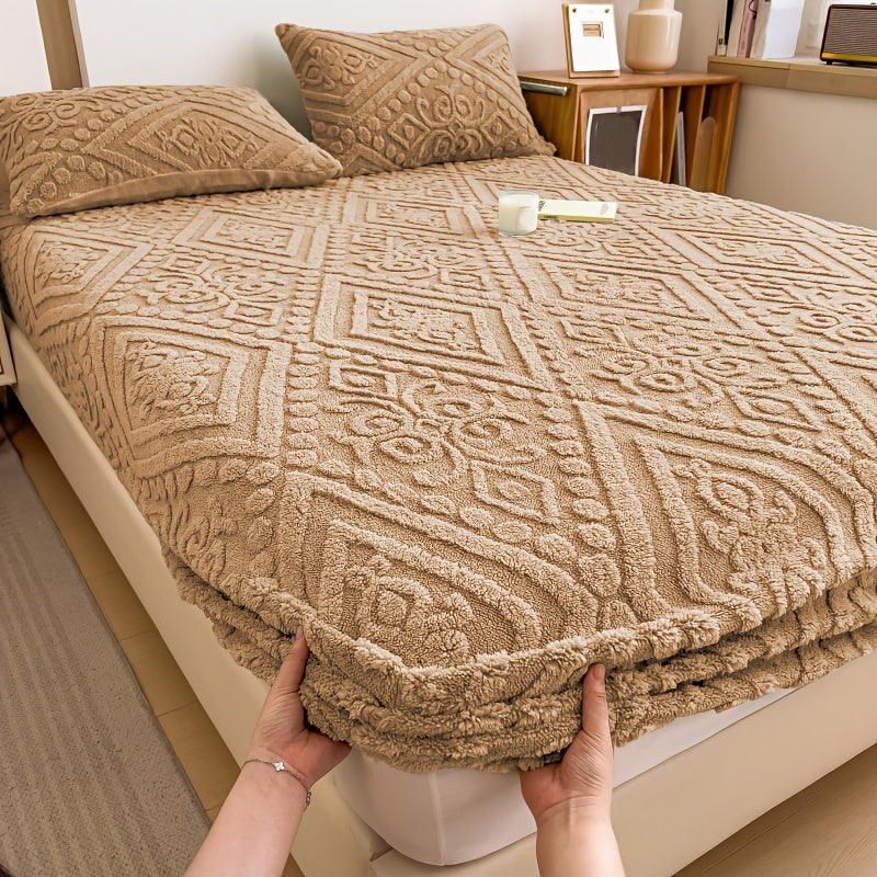 2025 Model, European-style Taff Velvet Bed Cover Thickened Warm Mattress Protective Cover Bed Cover, Suitable for Home And Dormitory Use, Autumn And Winter Velvet Style for Warmth, Christmas And Halloween Gift