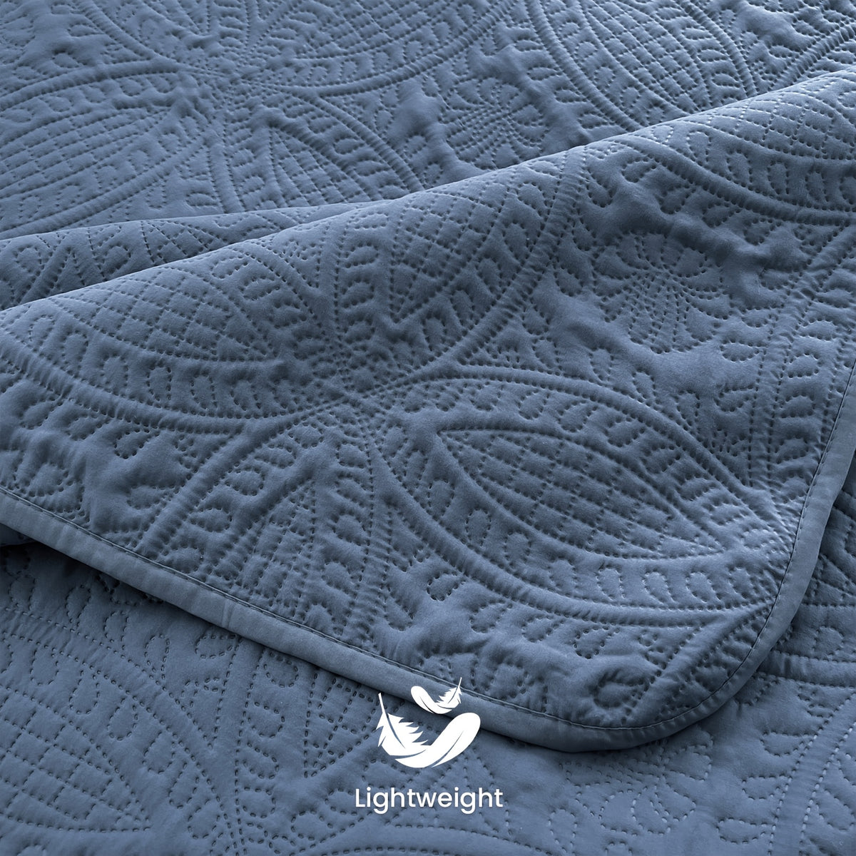 Lightweight Quilted Comforter -1pc Soft And Breathable White Bedspread, Modern Style Coin Pattern Quilt, Air-conditioned Quilt, Holiday Gifts For Family And Friends, Five-Star Hotel Sleep Experience-Excludes PillowcasesAll Seasons