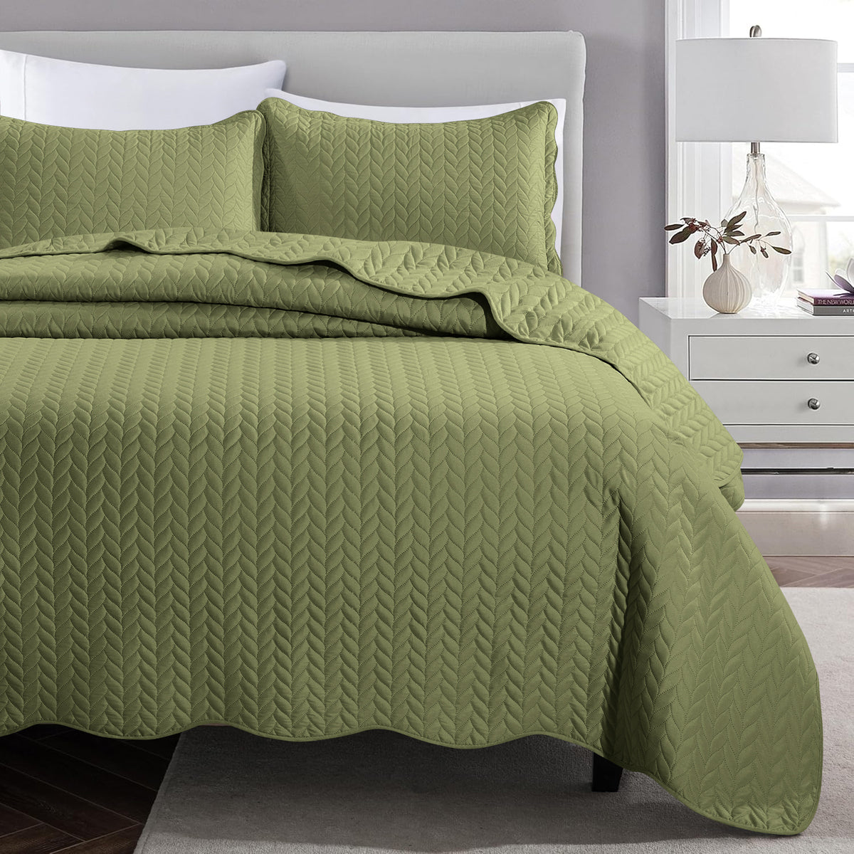 Lightweight Quilted Bedspread – Soft and Breathable Quilt Set, All Season Microfiber Bedding, Modern Style Soft Bedding Set, Twin, Full / Queen, King Sizes, Machine Washable Halloween Christmas