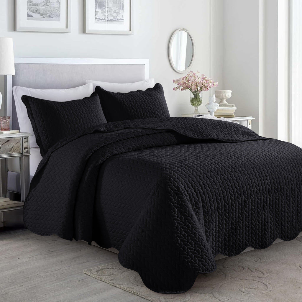 Lightweight Quilted Bedspread – Soft and Breathable Quilt Set, All Season Microfiber Bedding, Modern Style Soft Bedding Set, Twin, Full / Queen, King Sizes, Machine Washable Halloween Christmas