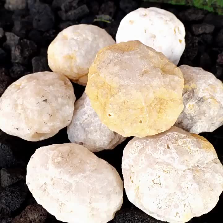 10/20pcs Natural Quartz & Agate Geode Eggs - Break-Open with Natural Mineral Formations, Crystal Specimen for Collectors, DIY Crafts & Unique Crystal Gifts (10 or 20 Geodes)