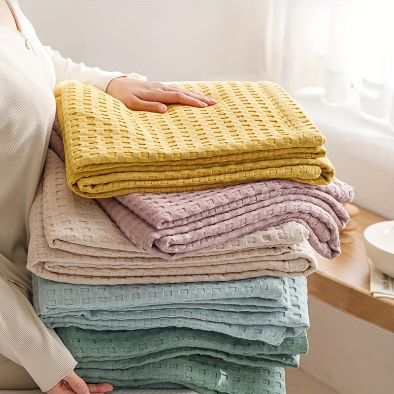 A Versatile Blanket Made of Pure Cotton with Multiple Layers, Featuring Waffle-Style Bed Sheets. Ideal for Use During Lunch Breaks, As an Air-Conditioning Blanket, in The Car, Or As a Summer Cooling Quilt. It'S Machine Washable