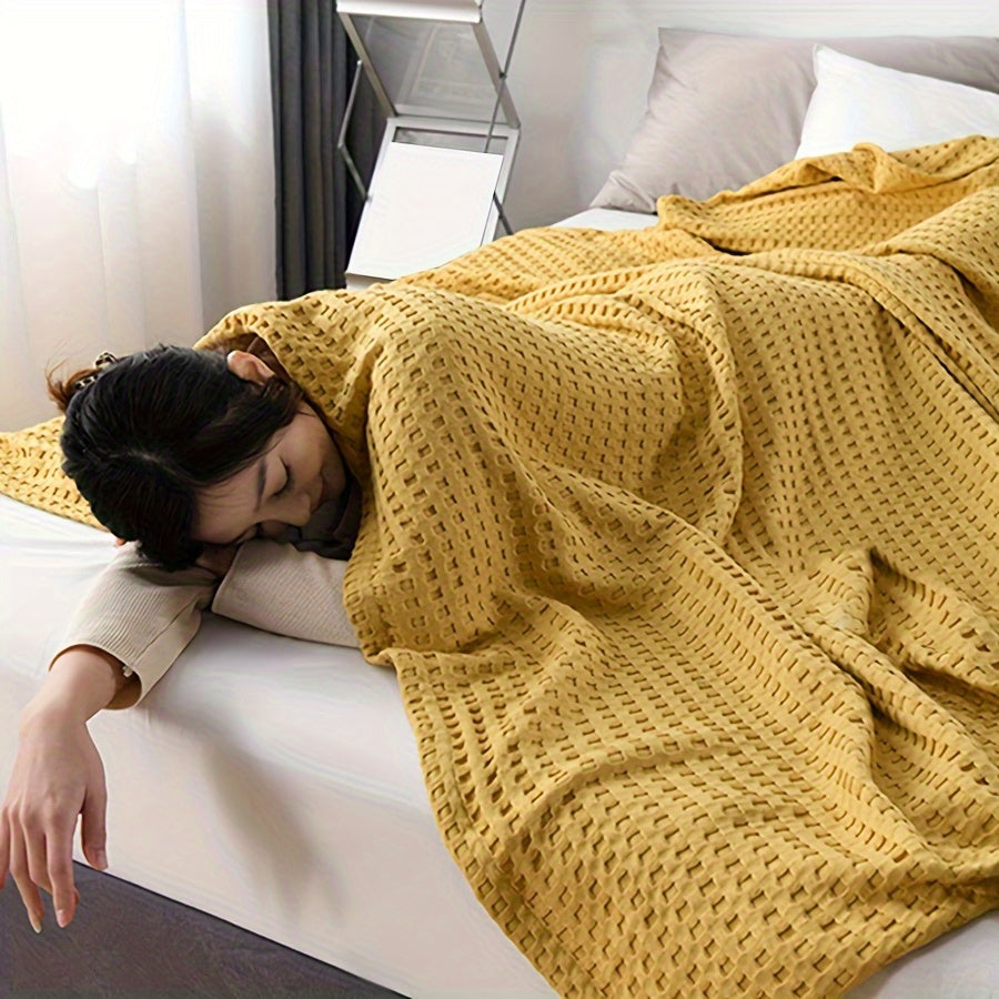 A Versatile Blanket Made of Pure Cotton with Multiple Layers, Featuring Waffle-Style Bed Sheets. Ideal for Use During Lunch Breaks, As an Air-Conditioning Blanket, in The Car, Or As a Summer Cooling Quilt. It'S Machine Washable