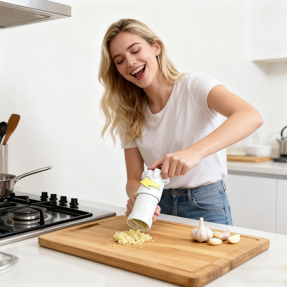 5-in-1 Heavy-Duty Garlic Press with Stainless Steel Blades and Ergonomic Handle - 5-in-1 Multi-Functional Food Processor for Crushing, Chopping, Peeling, Mincing, and Blending - Dishwasher Safe, Space-Saving Design with Ergonomic Lever System
