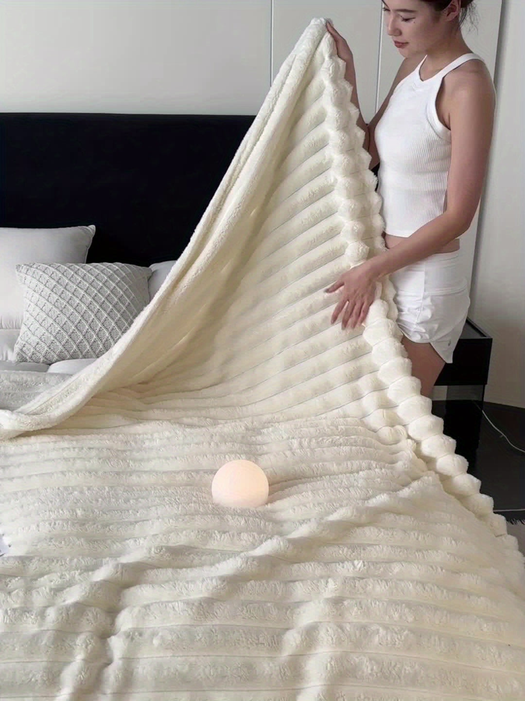 1pc Ultra-Soft 3-D Ribbed Faux Fur Flannel Blanket for Bed, Couch, Sofa, Nap Blanket Air Conditioning Blanket Office Outdoor Camping Blanket for All Seasons, Cozy Throw, High Quality Fleece, All Season Blanket, Gift Ideas for Friends&Family