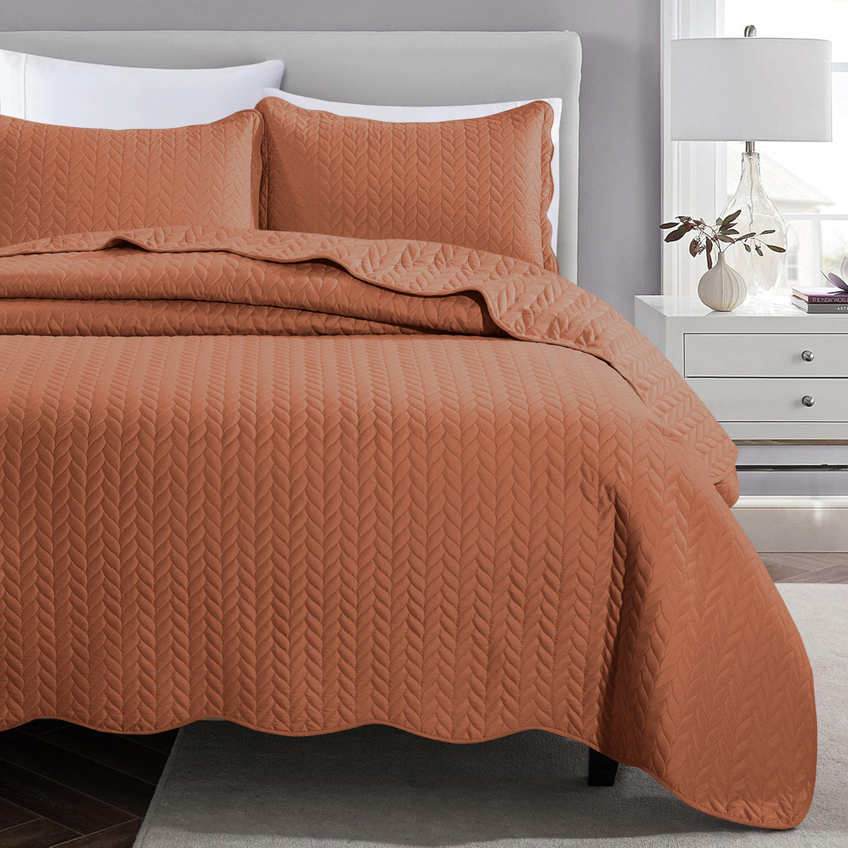 Lightweight Quilted Bedspread – Soft and Breathable Quilt Set, All Season Microfiber Bedding, Modern Style Soft Bedding Set, Twin, Full / Queen, King Sizes, Machine Washable Halloween Christmas