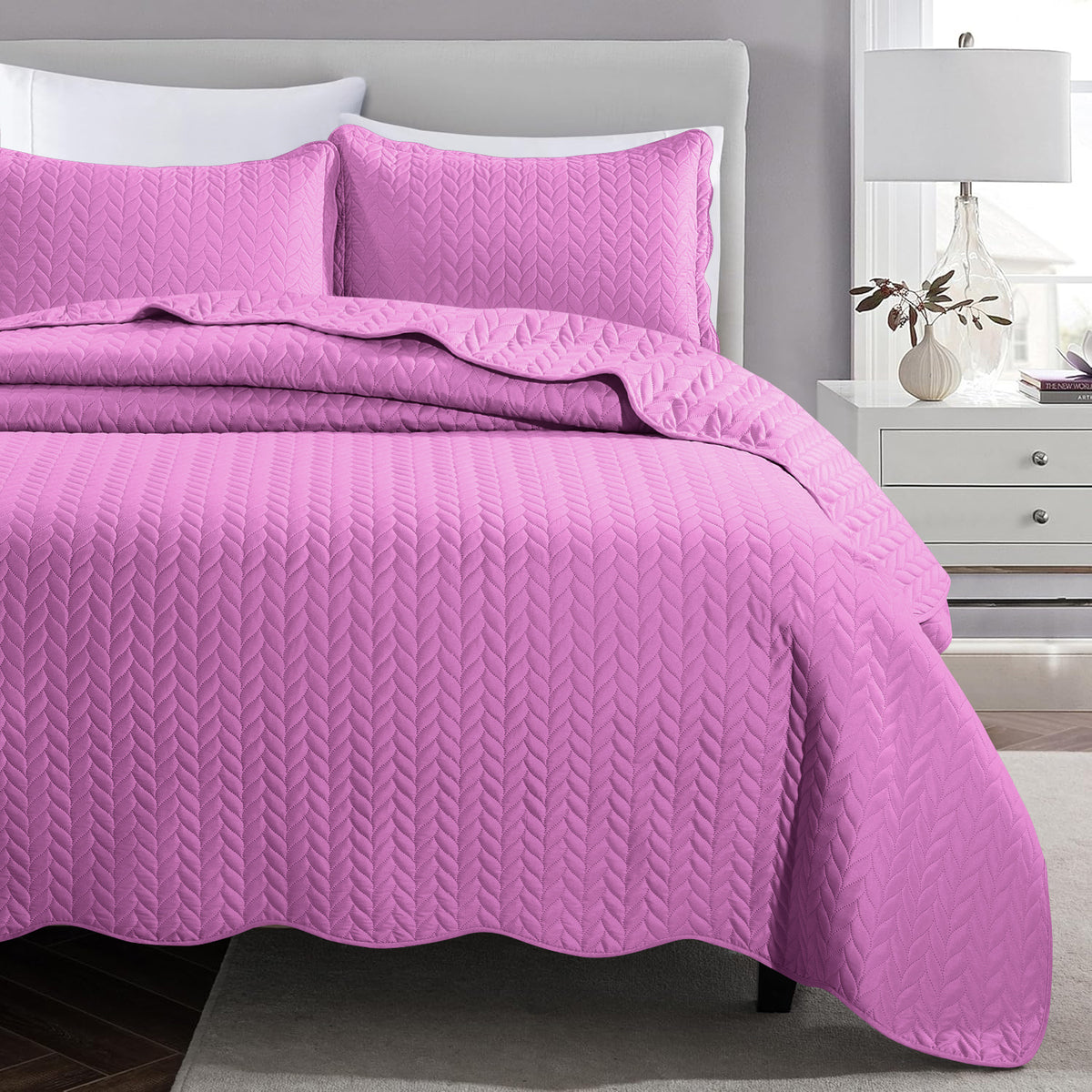 Lightweight Quilted Bedspread – Soft and Breathable Quilt Set, All Season Microfiber Bedding, Modern Style Soft Bedding Set, Twin, Full / Queen, King Sizes, Machine Washable Halloween Christmas