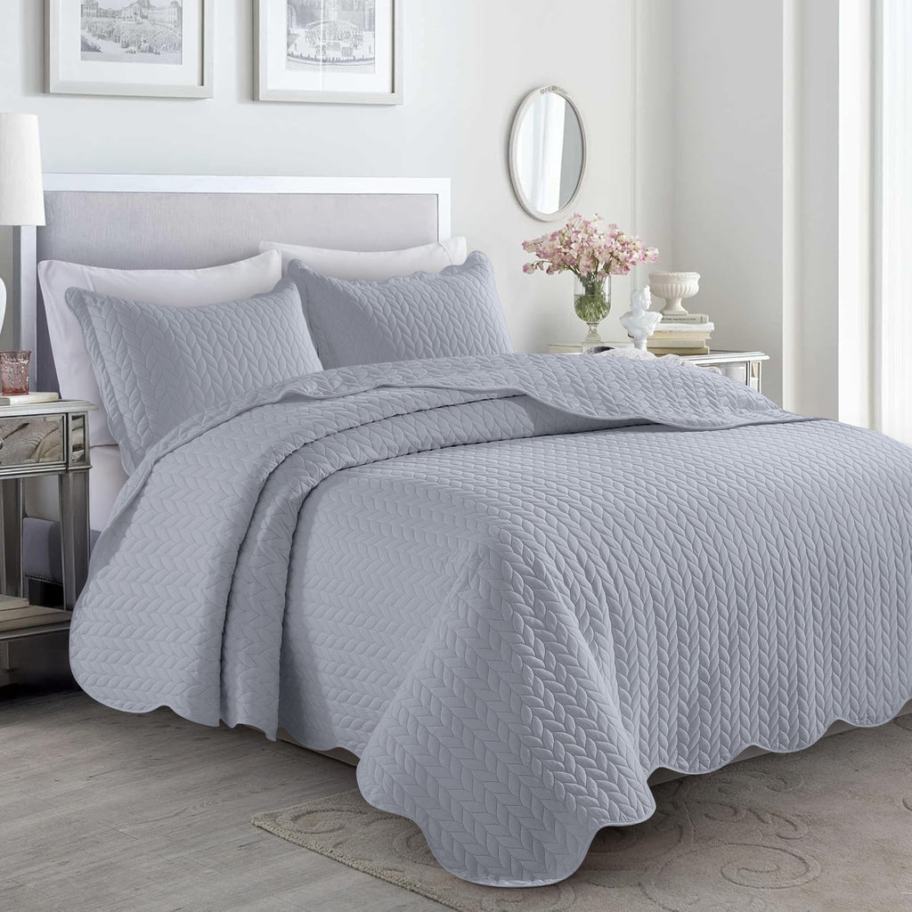Lightweight Quilted Bedspread – Soft and Breathable Quilt Set, All Season Microfiber Bedding, Modern Style Soft Bedding Set, Twin, Full / Queen, King Sizes, Machine Washable Halloween Christmas