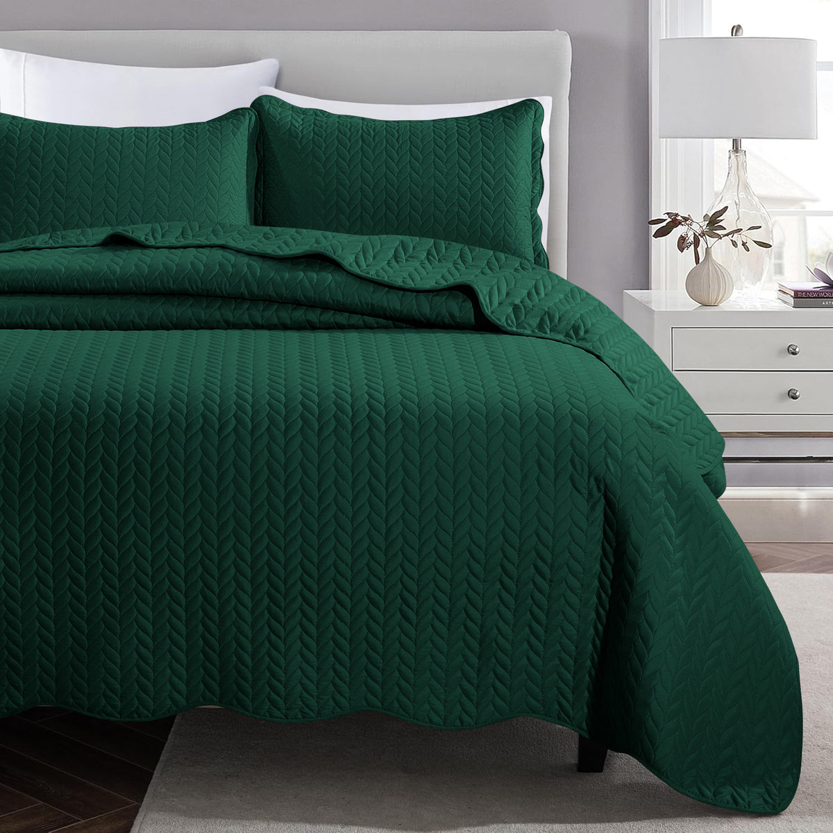 Lightweight Quilted Bedspread – Soft and Breathable Quilt Set, All Season Microfiber Bedding, Modern Style Soft Bedding Set, Twin, Full / Queen, King Sizes, Machine Washable Halloween Christmas