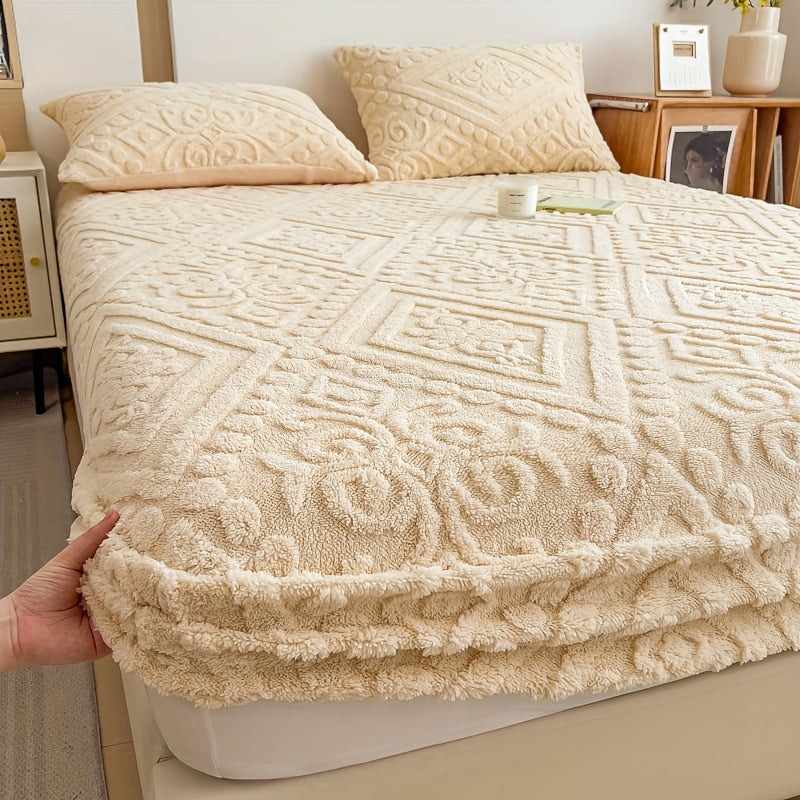 2025 Model, European-style Taff Velvet Bed Cover Thickened Warm Mattress Protective Cover Bed Cover, Suitable for Home And Dormitory Use, Autumn And Winter Velvet Style for Warmth, Christmas And Halloween Gift
