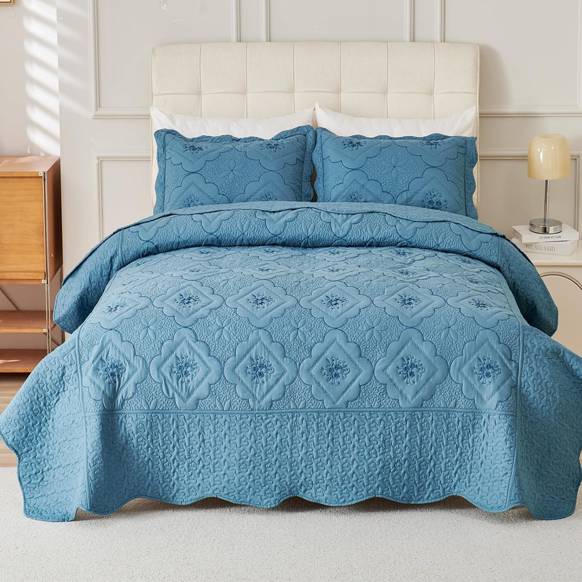 3pcs Exquisitely Crafted King/ Queen Size Quilted Bedspread Set with Intricate Floral Embroidery - 100% Polyester, Wrinkle - Resistant, Lightweight, Perfect for Adding A Touch of Elegance To Your Bedroom Decor
