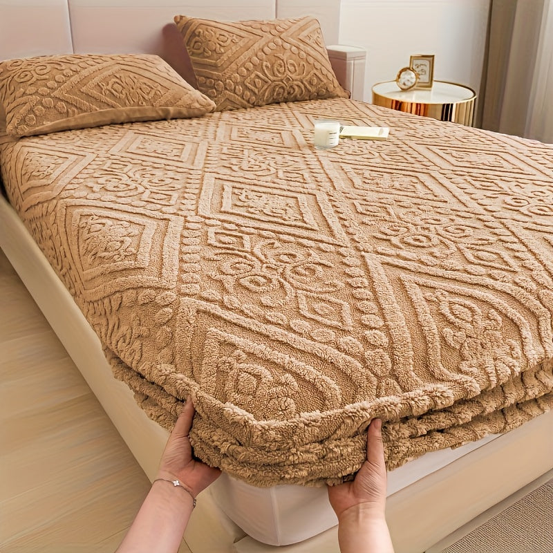 2025 Model, European-style Taff Velvet Bed Cover Thickened Warm Mattress Protective Cover Bed Cover, Suitable for Home And Dormitory Use, Autumn And Winter Velvet Style for Warmth, Christmas And Halloween Gift