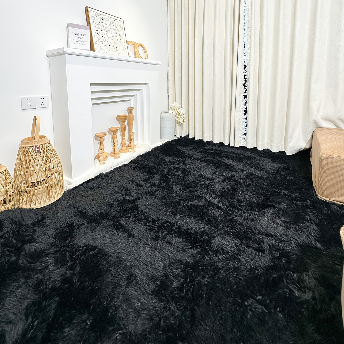 A Luxurious Square Tie-Dye Rug Made from Upgraded Soft Plush Fabric, Available in Various Colors. It Features a Non-Slip Backing, Is Absorbent And Durable, And Can Be Machine Washed, Making It Perfect for Living Rooms, Offices, Bedrooms, Home Decor